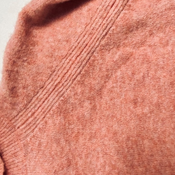 J.Crew - Turtleneck Sweater with side slits in Supersoft Yarn Size XS - Picture 8 of 11